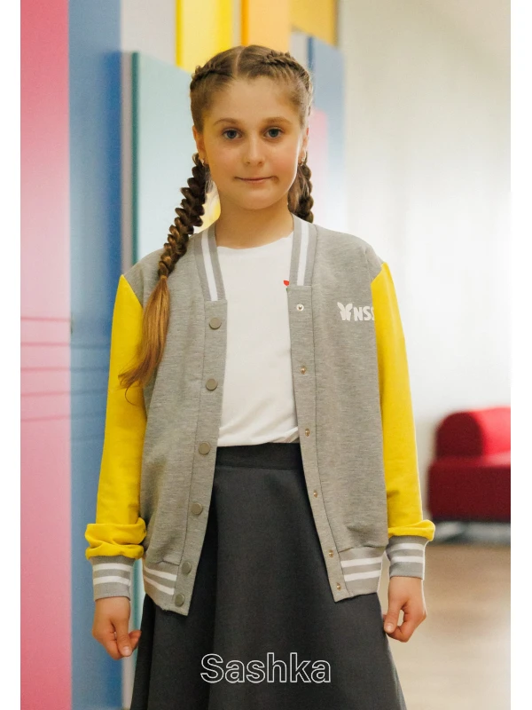 Бомбер для дівчинки сіро-жовтий з логотипом школи NSS, розмір 116-158